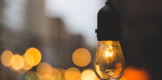 Topul celor mai ieftini furnizori de energie / Companiile au scăzut prețurile față de momentul liberalizării pieței și se întrec în noi oferte energie electrica