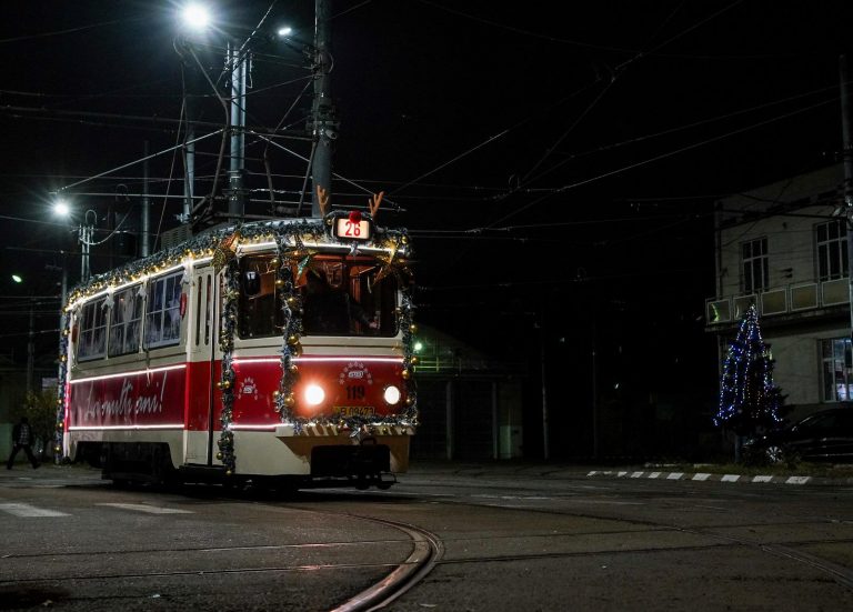 Program STB de Crăciun. Cum vor circula mijlocele de transport în comun de sărbători