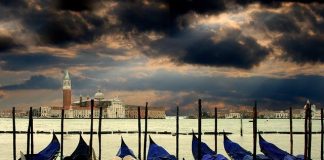 Autoritățile din Veneția vor să impună o taxă de până la 50 de euro pentru turiști