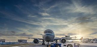 Parlamentul European aprobă noi drepturi pentru pasagerii care călătoresc cu avionul / Sunt eliminate anumite taxe