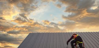 Percheziții în Ilfov într-un dosar de înșelăciune privind lucrări la acoperișuri