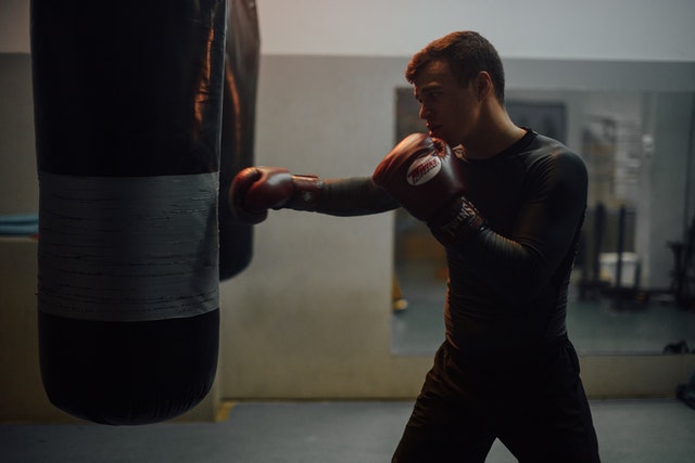 Isaiah Abels, un luptător de MMA în vârstă de numai 21 de ani, a suferit un stop cardiac în timpul meciului