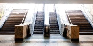 Tânăr de 20 de ani, prins sub un tren de metrou în stația Constantin Brâncoveanu. Medicii încearcă să îl salveze