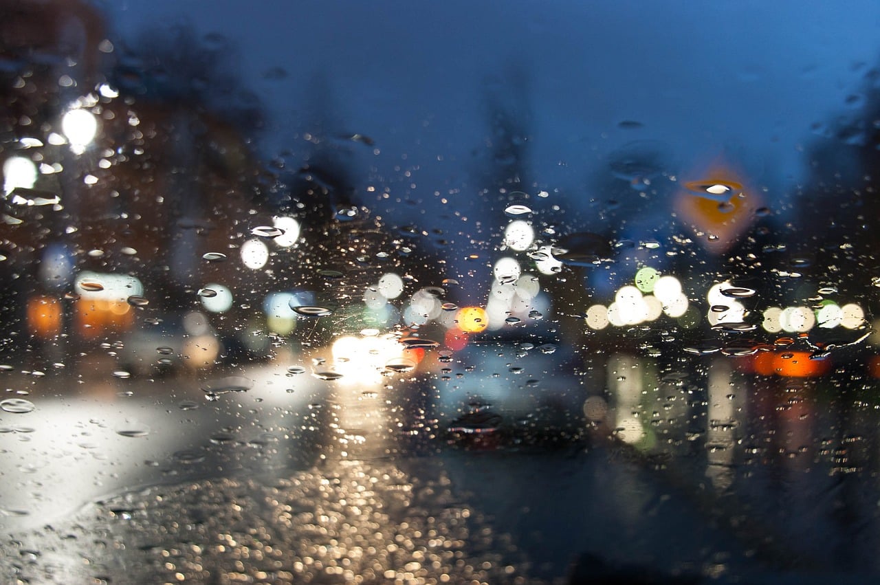 Cod galben de ploi în București și Ilfov. Avertizarea meteo este valabilă până marți dimineață