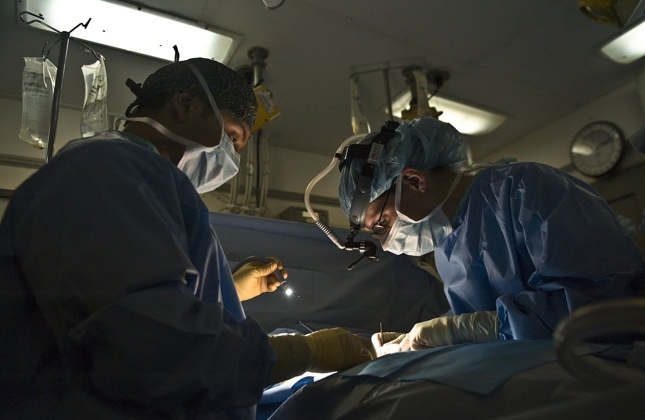 Premieră națională la Institutul Clinic Fundeni: primul transplant hepatic de la donator viu cu recoltare robotică
