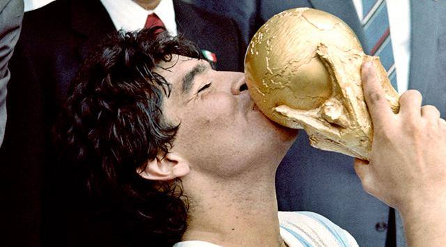 Spitalizarea sau tratamentul la domiciliu, nivelul de îngrijire, pe rolul procesului privind cauzele morţii lui Maradona