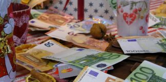 Sondaj eJobs: 9 din 10 angajatori vor acorda beneficii de Crăciun angajaților. Cei mai mulți vor primi prime în bani și vouchere cadou