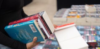 Raftul românesc de la Sofia/ Apel pentru donații de carte Bibliotecii Universitare din Bulgaria