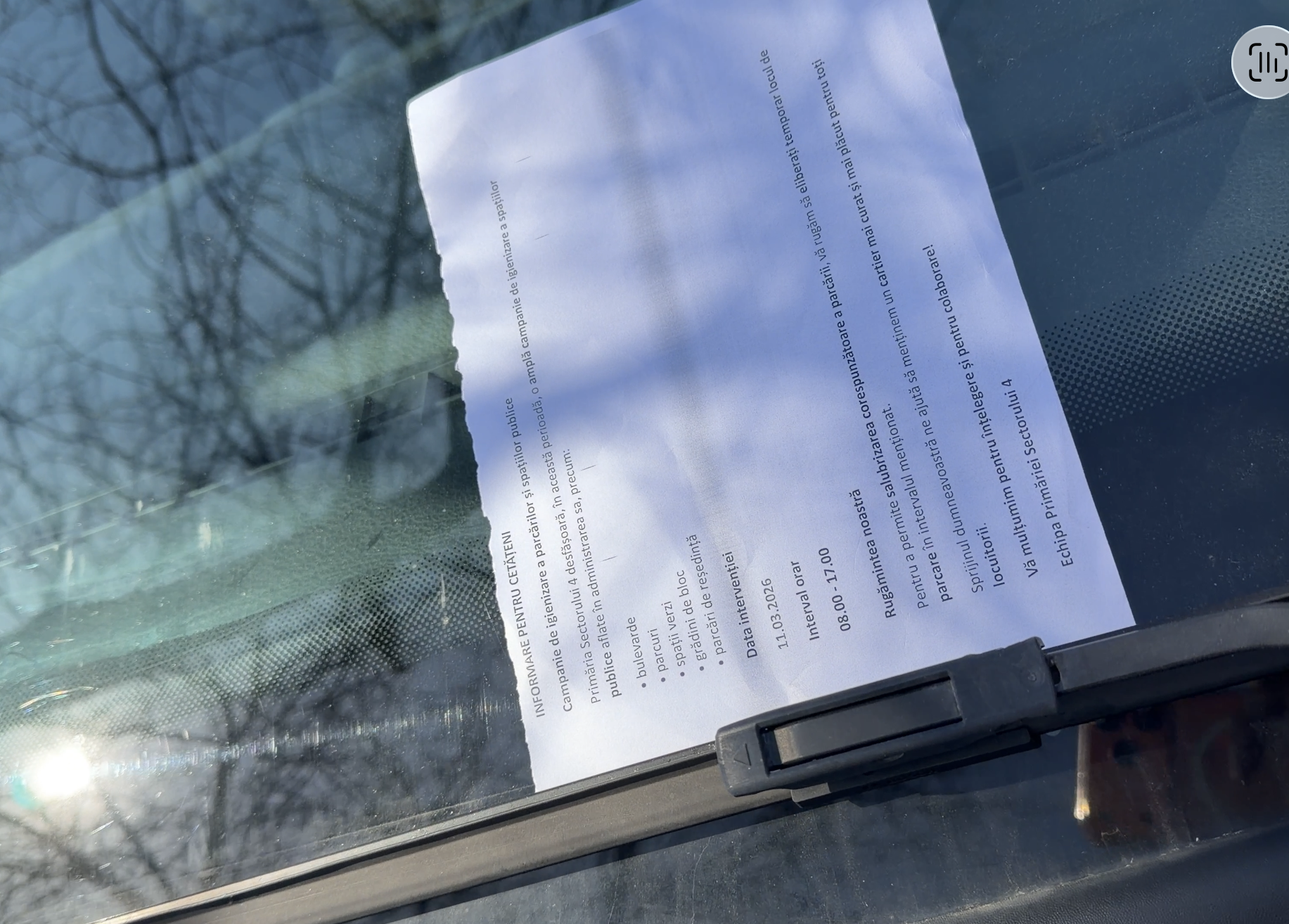 Maşinile parcate pe bulevardele Sectorului 4, ridicate temporar pentru ca rigolele să fie desfundate şi curăţate corespunzător 1 spalat bulevarde 1