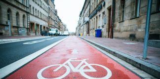 Pista de biciclete de pe Bd. Ghencea, reabilitată în zona Stadionului Steaua – FOTO red and white love print on road