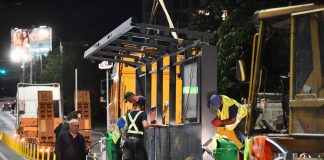 Primele adăposturi pentru călători au fost montate pe linia 5 de tramvai din București