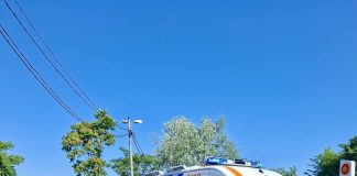 Polițist local și angajați STB au intervenit pentru a ajuta o femeie care s-a simțit rău în Sectorul 4