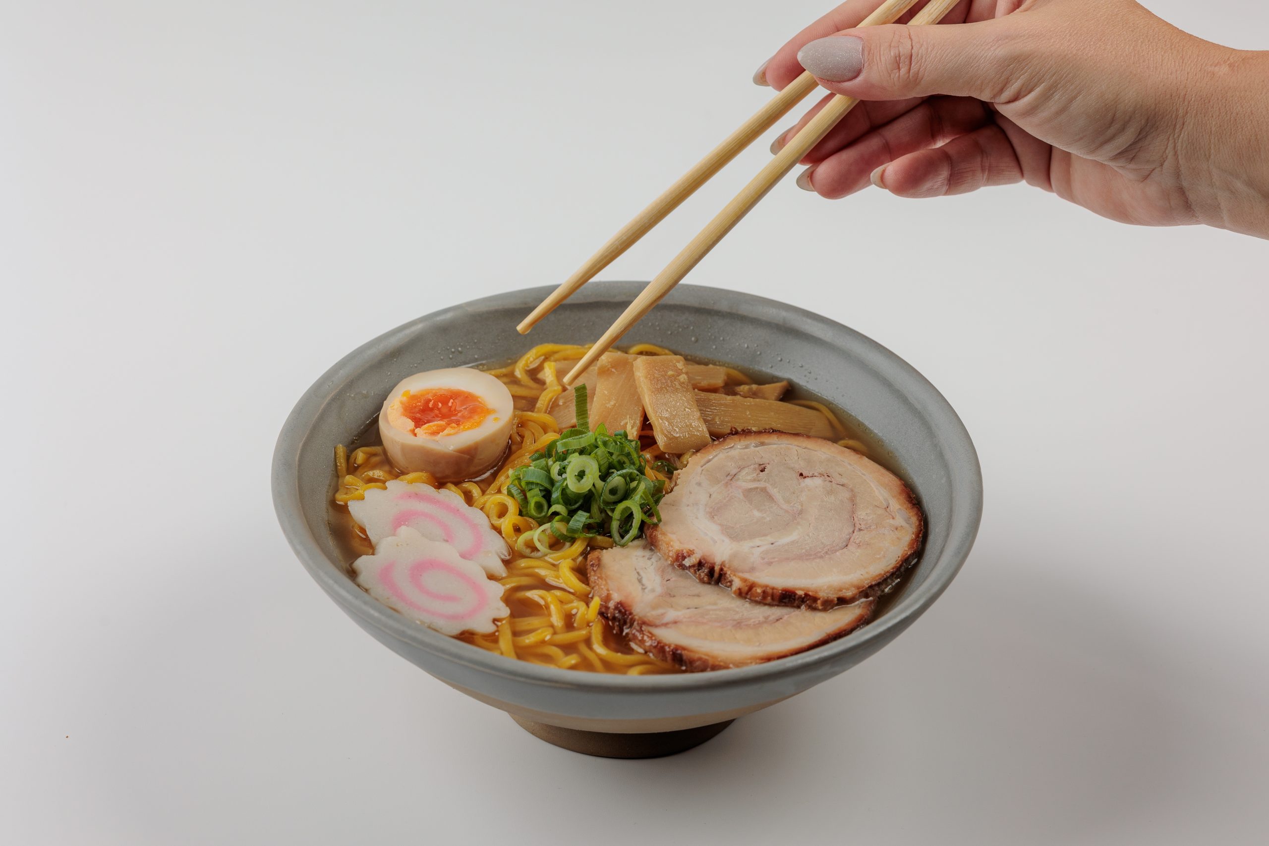 Universul Naruto ajunge în București: primul restaurant tematic se deschide pe Calea Victoriei 2 MG 2010 ramen japanos scaled