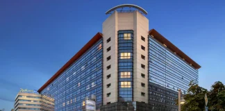 Prima cameră de hotel în aer liber din București poate fi vizitată în acest weekend pe Calea Victoriei