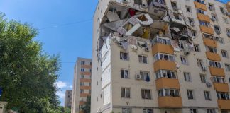 Încep lucrările de punere în siguranță a blocului din Rahova afectat de explozie. Locatarii ar putea intra în apartamente peste două luni
