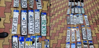 Zeci de plăcuțe de înmatriculare, recuperate după furtună în Sectorul 6 – FOTO
