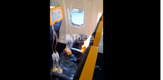 VIDEO/ Un geam al unui avion Ryanair s-a spart în timpul zborului. Un pasager a fost rănit