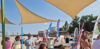 Copiii sunt invitați la joacă pe litoral, în programul de vară pregătit de Itsy Bitsy