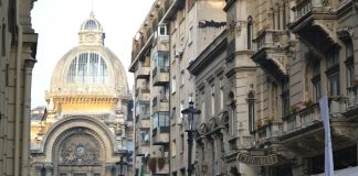 Vreme călduroasă în București, miercuri. Sunt așteptate averse și vijelii, iar temperaturile vor ajunge la 32 de grade a city street filled with lots of tall buildings