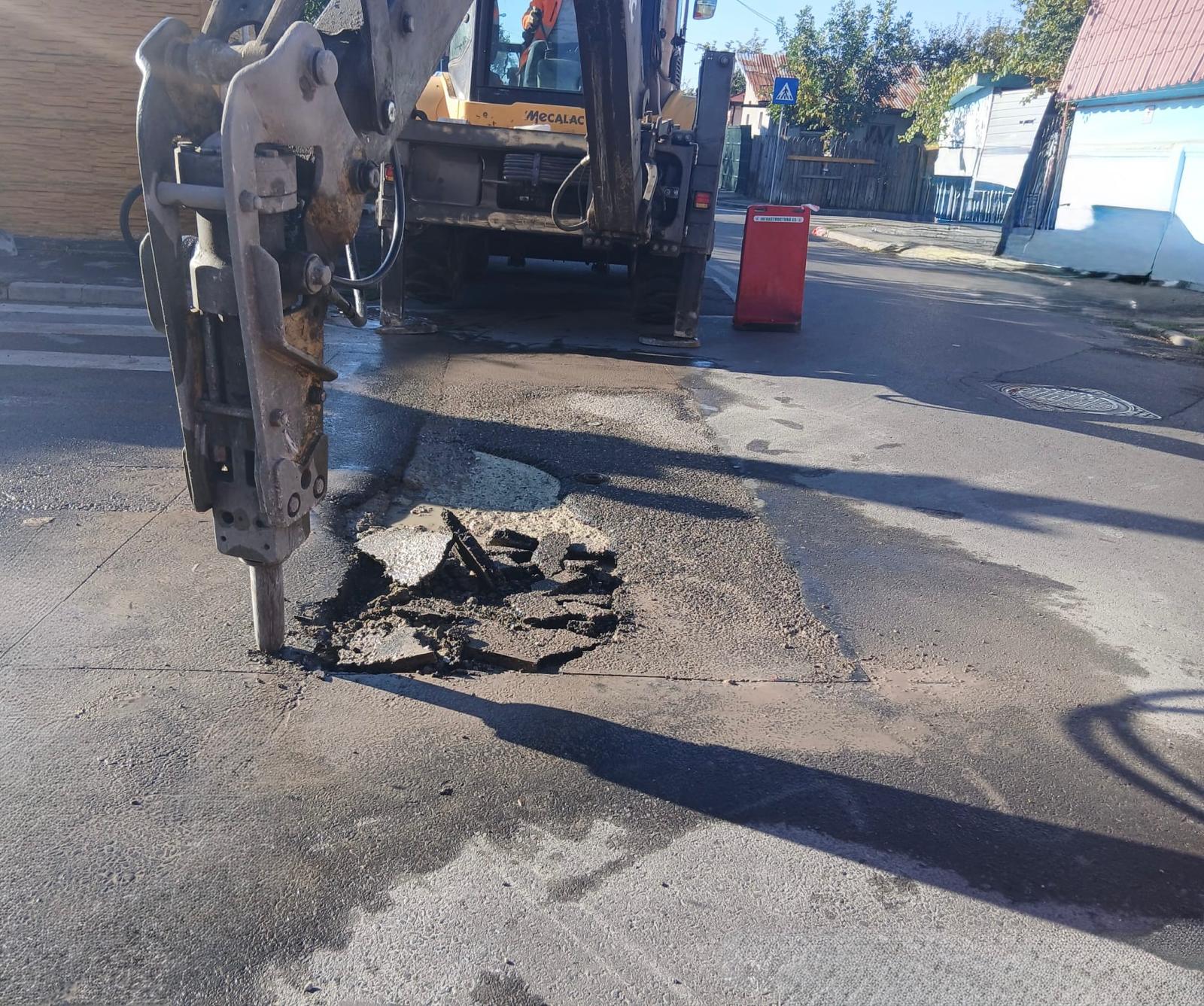 FOTO/ Lucrări pe două străzi din Sectorul 5 Au fost reparate carosabilul și trotuarele