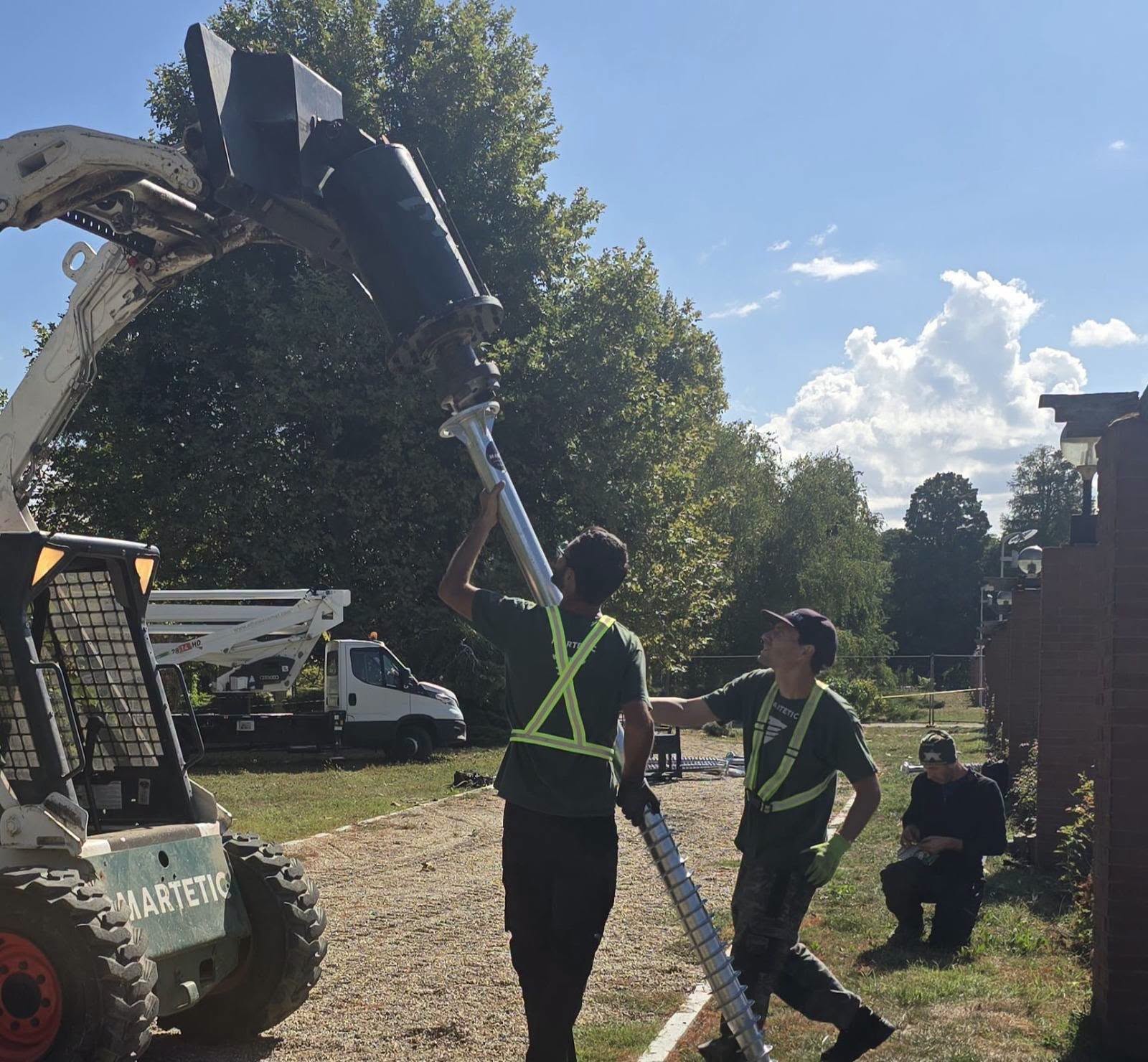 FOTO/VIDEO Un chiparos de aproape 100 de ani a fost salvat în Parcul Herăstrău. Arborele era în pericol după surparea malului 2 796768364 1629918035442808 4408061352084241496 n