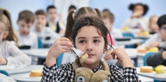 Aproape 3.000 de elevi din Sectorul 6 primesc masă la școală. Programul „Masă sănătoasă” se aplică în patru școli
