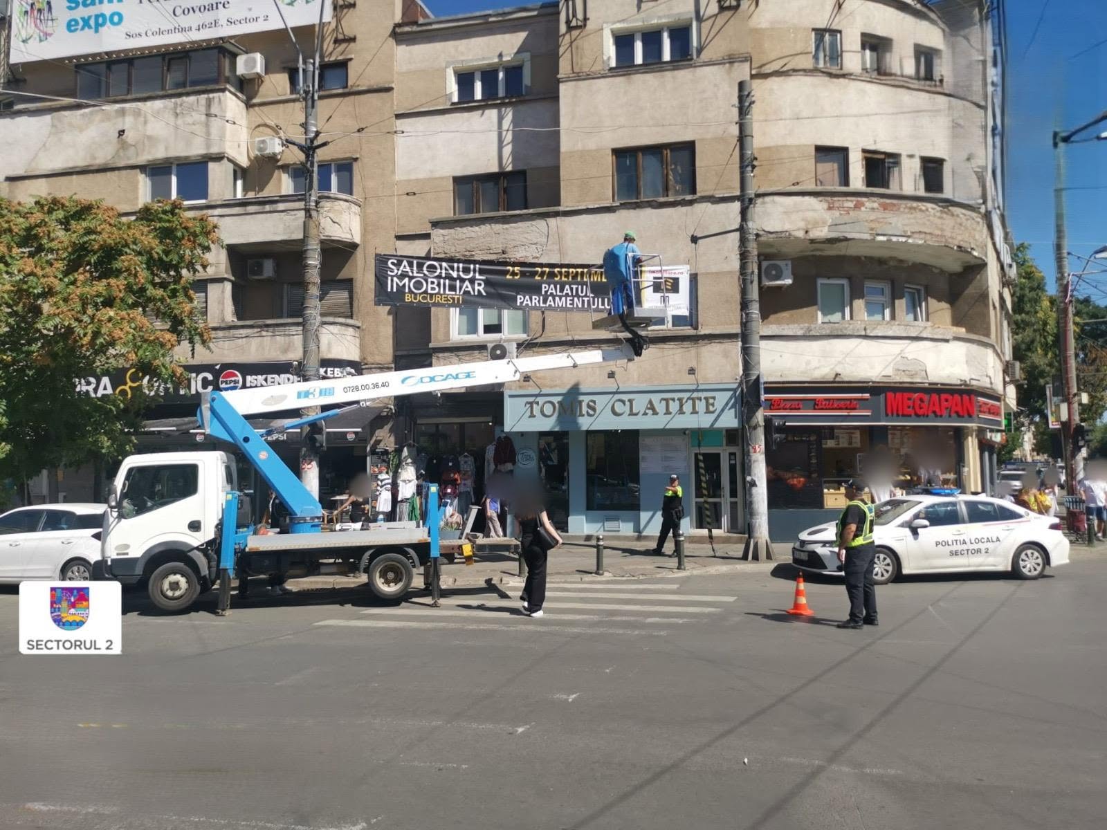 FOTO/ Poliția Locală Sector 2 continuă desființarea bannerelor publicitare amplasate ilegal