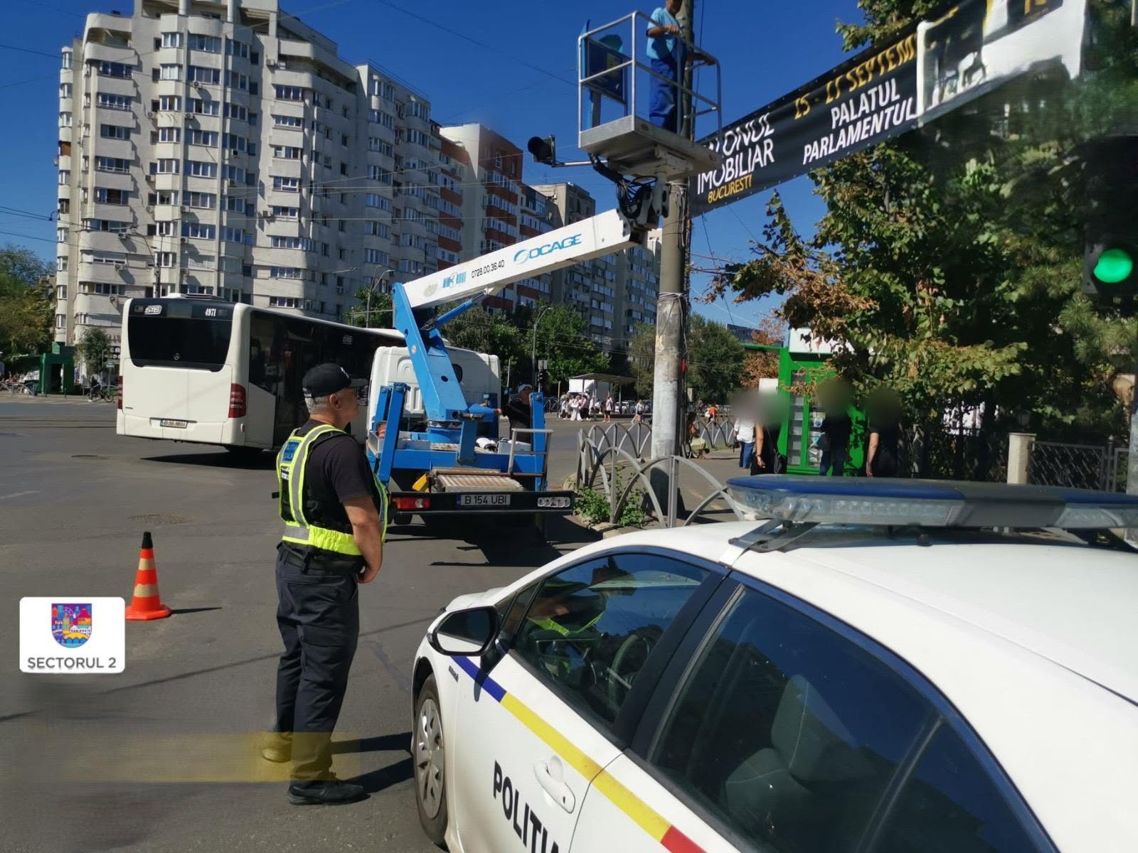 FOTO/ Poliția Locală Sector 2 continuă desființarea bannerelor publicitare amplasate ilegal 2 802989922 1433257598868159 8802538286051885323 n