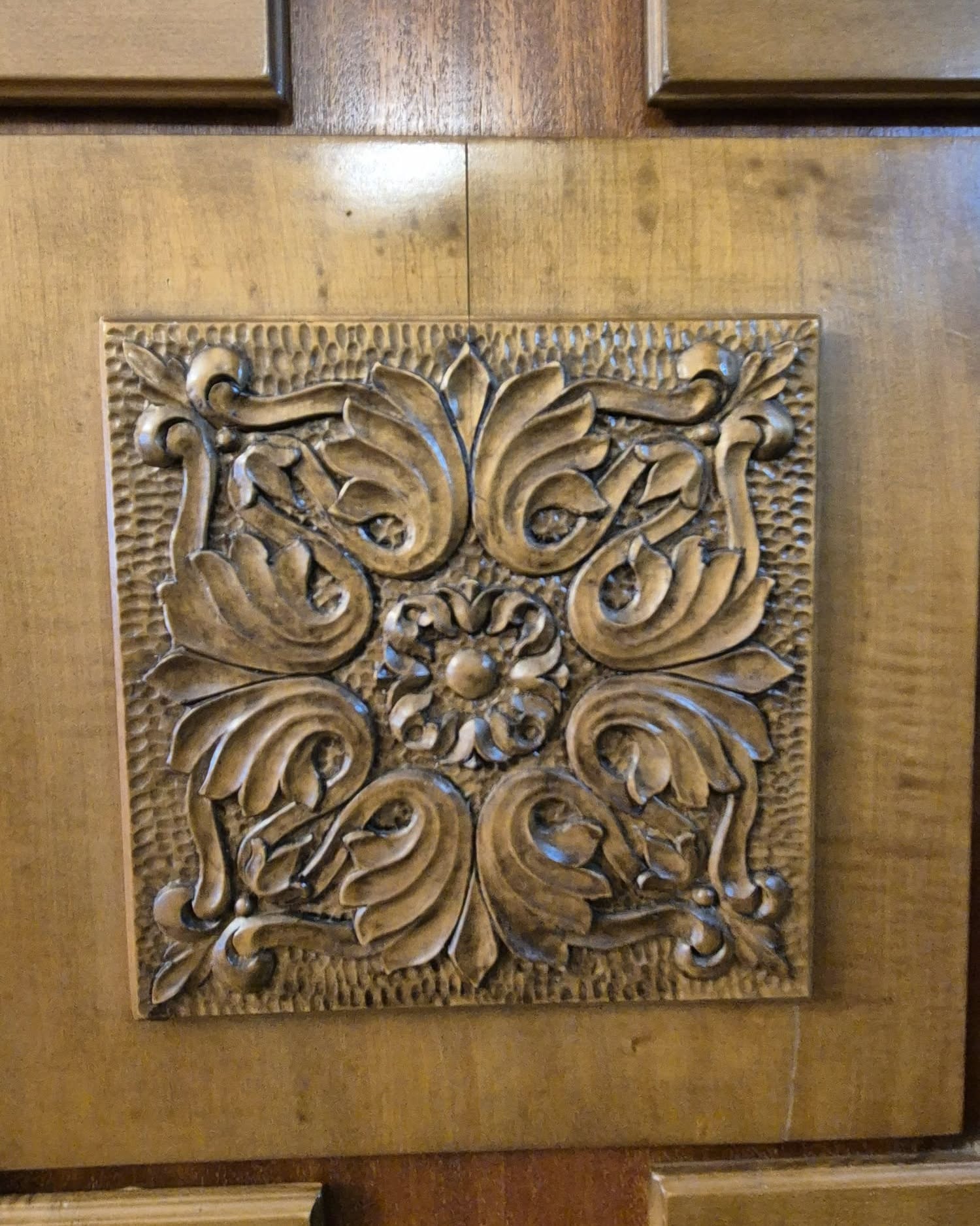 Palatul Snagov, locul unde lemnul devine artă. Detaliile sculptate care transformă interioarele într-o adevărată operă decorativă 1 829555829 2515304205643413 875400094042863249 n