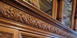 Palatul Snagov, locul unde lemnul devine artă. Detaliile sculptate care transformă interioarele într-o adevărată operă decorativă