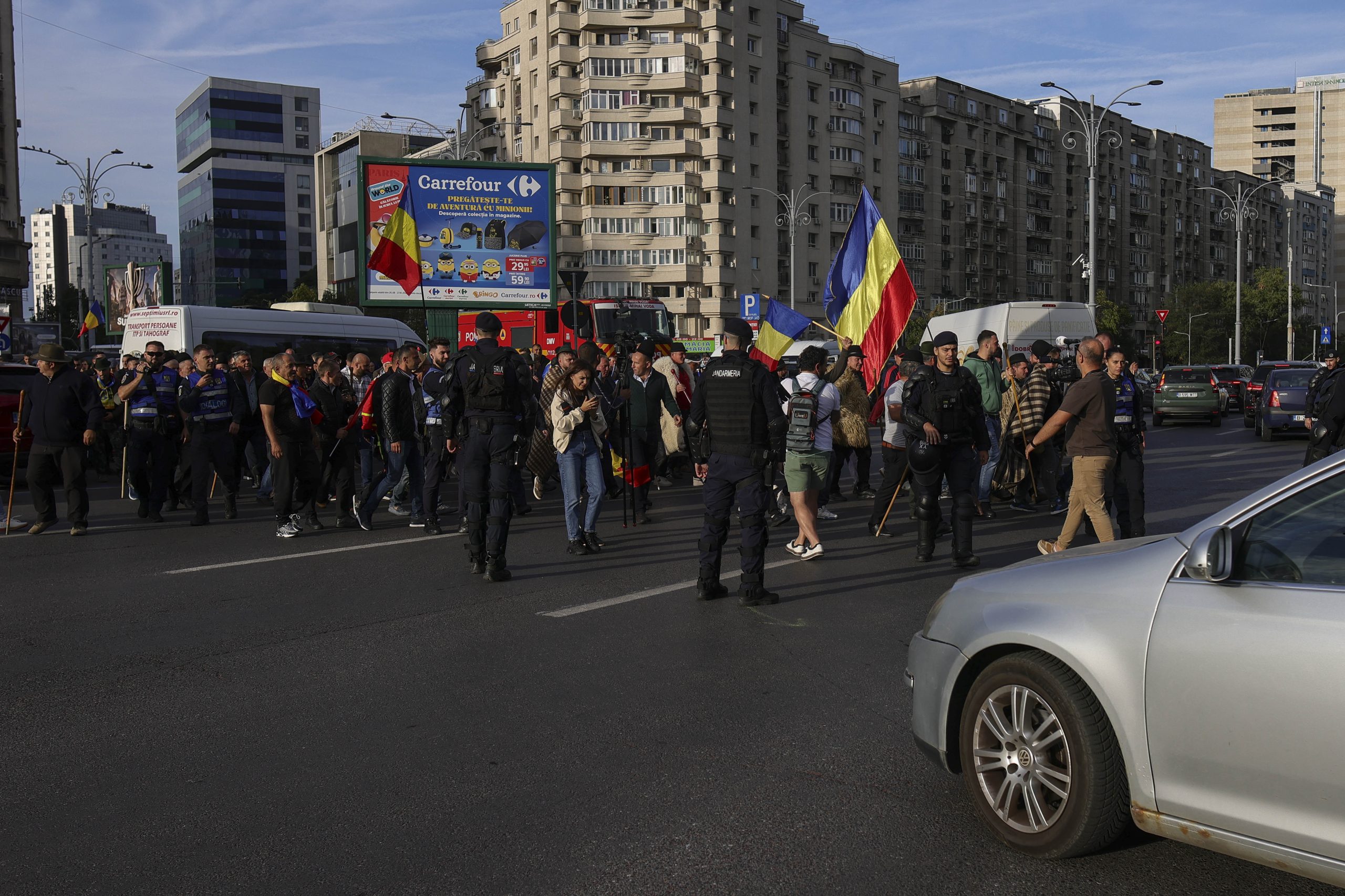 UPDATE Protestul ciobanilor din Piața Victoriei a degenerat. Jandarmii au folosit gaze lacrimogene/ Brigada Rutieră a impus restricții de circulație 1 ID289653 INQUAM PHOTOS OCTAV GANEA scaled