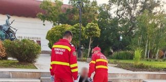 Un utilizator de trotinetă electrică a ajuns la spital după o căzătură în centrul Bucureștiului. Casca l-a protejat de răni mai grave
