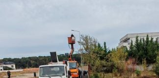 Rețeaua de iluminat public se extinde pe strada Macilor din Voluntari. Lucrările vor continua în zonă
