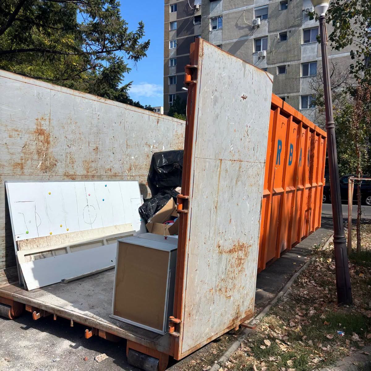 Colectare gratuită de deșeuri voluminoase în Sectorul 6, până pe 30 octombrie Unde poate fi dusă mobila veche