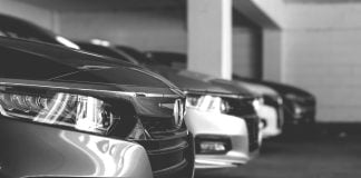 Antifraudă declanşează Acţiunea ATOM, pentru verificarea comerţului cu autoturisme second-hand grayscale photo of car on road